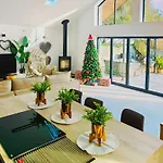 Cornwall Luxurious Unique New Build Palma Villa#4 Miles Beach, Harbour And Eden Project# Private Location, Encllosed Garden With View, Underfloor Heating, Coffee Machine# Walking-Cycling Path, Pet Friendly