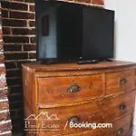 Three Bedroom House With Free Parking By Primal Estates Short Lets In Brighton - Free Parking For 1 Vehicle