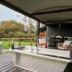 Dragonfly Shepherd'S Hut