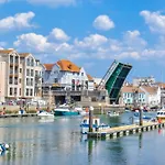 Sunnyside - Stylish Dog Friendly Harbour Views