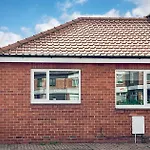 Madeline'S View -A Smart And Modern 1 Bed Property With The Bonus Of A Large Driveway Parking Area