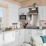 Hayditch, Great Field Lodges
