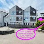 Above The Bay - Enclosed Garden Apartment With Parking
