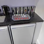Moden Stylish Large Southsea Apartment With Jacuzzi Bath Sleeps 6