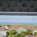 Sirens Sunset Peaceful Retreat With Stunning Sea Views, 5 Minutes From Porth Beach