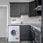 Central Belfast Modern Apartment Great Location Free Parking
