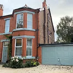 Lyndhurst - Victorian Villa With Heated Pool
