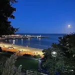 No10 Seaside Apartment - Ground Floor Apartment