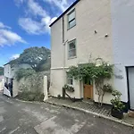 The Garden Cottage - Elevated Position, Wonderful Views Over Dartmouth, Beautiful Garden