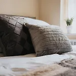 Huge 5Bdrm Ensuite In Liverpool Monthly Discounts Bu Hinkley Homes Short Lets & Serviced Accomodation