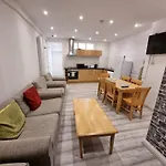 Entire Flat With Three Bedrooms N 2