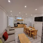 Entire Flat With Three Bedrooms N 2