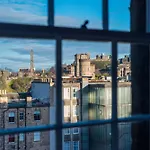 Quiet, Central 2 Bedroom Royal Mile Gem