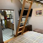Tiny Cottage For Couples In The Countryside