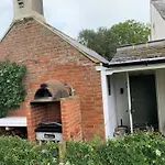 Tiny Cottage For Couples In The Countryside