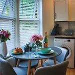 The Best Flat On The Street - Three Minutes Walk From The Beach