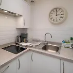 Whole Floor Apartment With Parking And Ferry Voucher