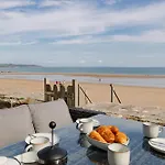 Penrose - Beach House With Direct Beach Access