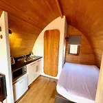 Megapod 2 At Lee Wick Farm Cottages & Glamping