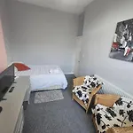 The Anfield Mews, Free Parking For 1 Vehicle, 4 Bd, 2Ba, Sleeps 8