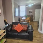 The Anfield Mews, Free Parking For 1 Vehicle, 4 Bd, 2Ba, Sleeps 8