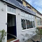 Mcgraths Hotel & Public Bar