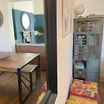Stylish 5-Bedroom House Near Tunnels Beach