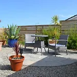 Pebbles - A Relaxing King Studio