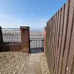 Sea Escape The Tardiis Beachfront Location Aberavon Beach Sea Views Driveway Parking