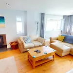 Croyde Waves 4 Bedrooms