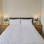 Entire 2 Bedroom Apt In Central Location, Newly Refurbished