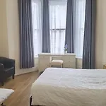 Entire 2 Bedroom Apt In Central Location, Newly Refurbished