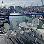 Sea Breeze In Brighton Marina With Free Parking