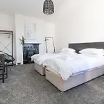 18 Ffordd Tanrallt