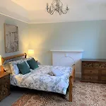 Villa With Park Views Close To Liverpool Centre