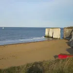 Light And Spacious Three Bedroom House In Margate Close To Beach And Amenities