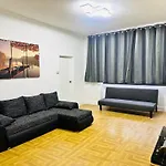 Modern Apartment With 3 Bedrooms Large Lounge Open Plan Kitchen And Dining Sleep Upto 11