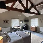 White House Farm - Beautiful Self Contained Courtyard Rooms