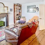 Paramount Apartments Ilfracombe, Arty Seaside Holiday Apartments
