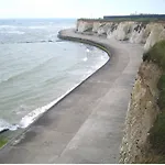 Two Bedroom Ground Floor Apartment Near The Beach