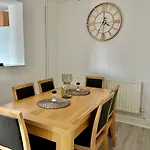 Executive 3 Bedroom Port Talbot Town Centre Margam Sleeps 7