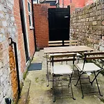 Benedict Place, Liverpool With Free Parking