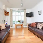 1 Lyndhurst