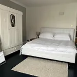 The Clock Tower Apartment - Spacious, Modern, 2 Bed Room Apartment , Southsea With Free Parking - Sleeps 4