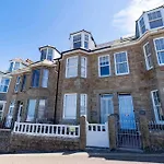 Victoria House