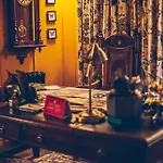 Sheddington Manor - 2 Bedroom Guest House & Cinema
