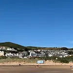 9 Middlecombe - Luxury Apartment At Byron Woolacombe, Only 4 Minute Walk To Woolacombe Beach!