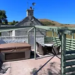 Pyllau Farm
