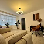Clover Lodge Portsmouth Luxury Home With Off Road Free Parking