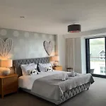 12 Woolacombe East - Luxury Apartment At Byron Woolacombe, Only 4 Minute Walk To Woolacombe Beach!